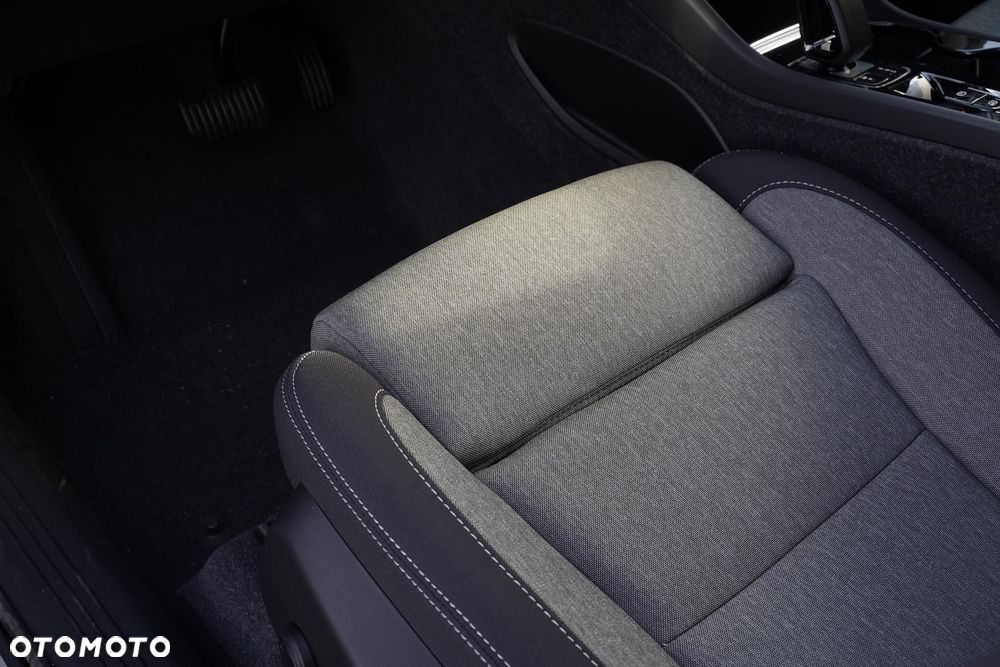 Volvo XC 40 B3 Plus Dark - 27