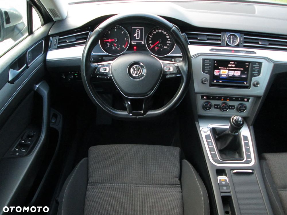 Volkswagen Passat Variant 2.0 TDI (BlueMotion Technology) Highline - 14