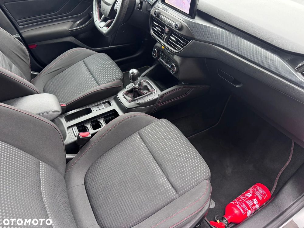 Ford Focus 1.5 EcoBlue Start-Stopp-System ST-LINE X - 20