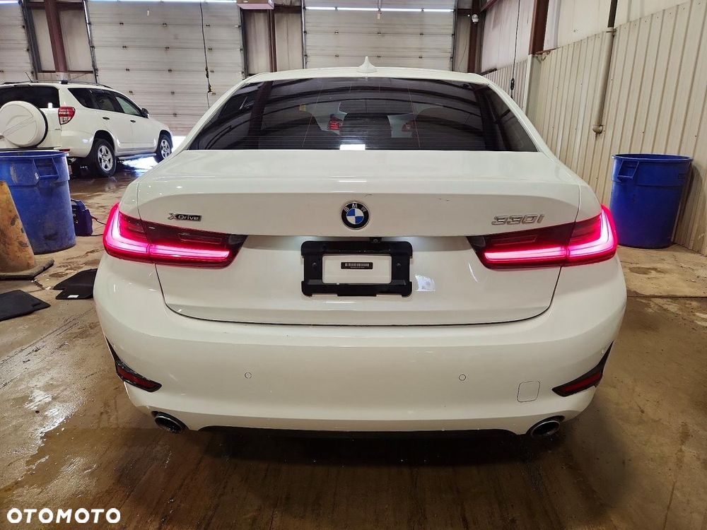 BMW Seria 3 330i Sport Line - 6