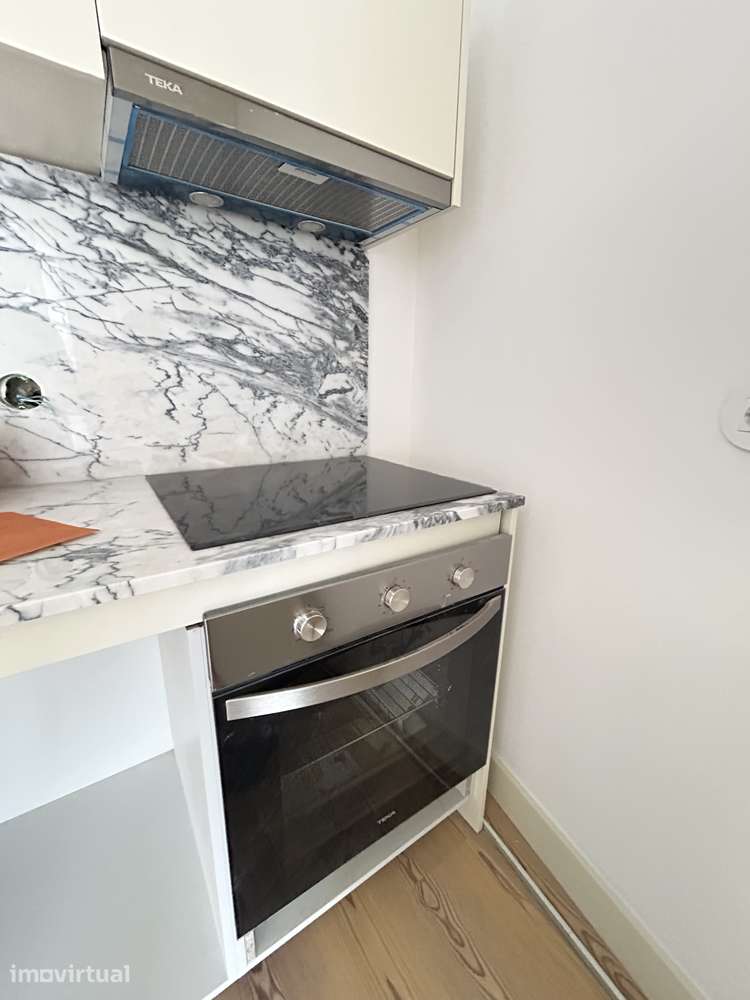 VENDE-SE T2 com Terraço, Cozinha Equipada, Varanda, no Centro de Braga - Grande imagem: 4/15