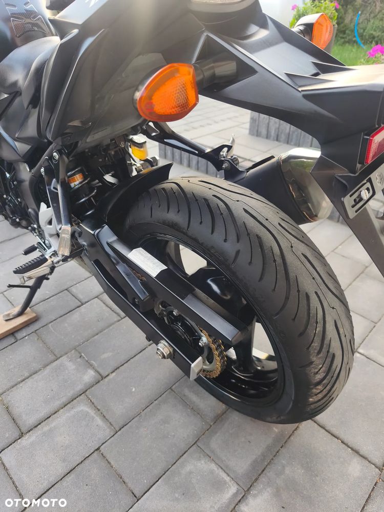 Suzuki GSR - 5