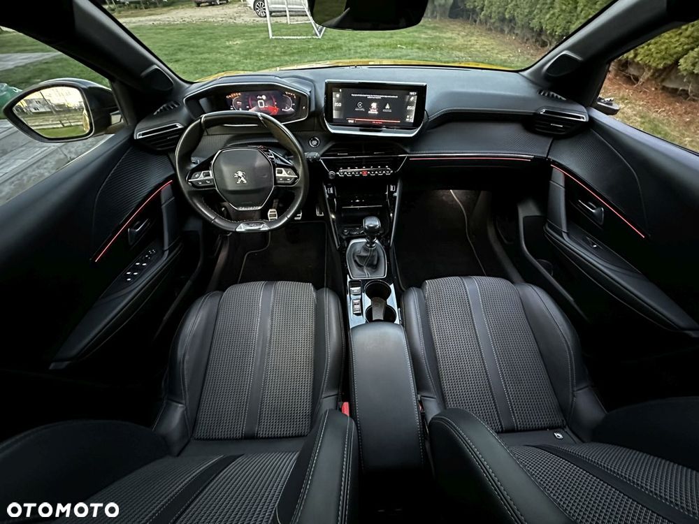 Peugeot 208 PureTech 100 GT - 36