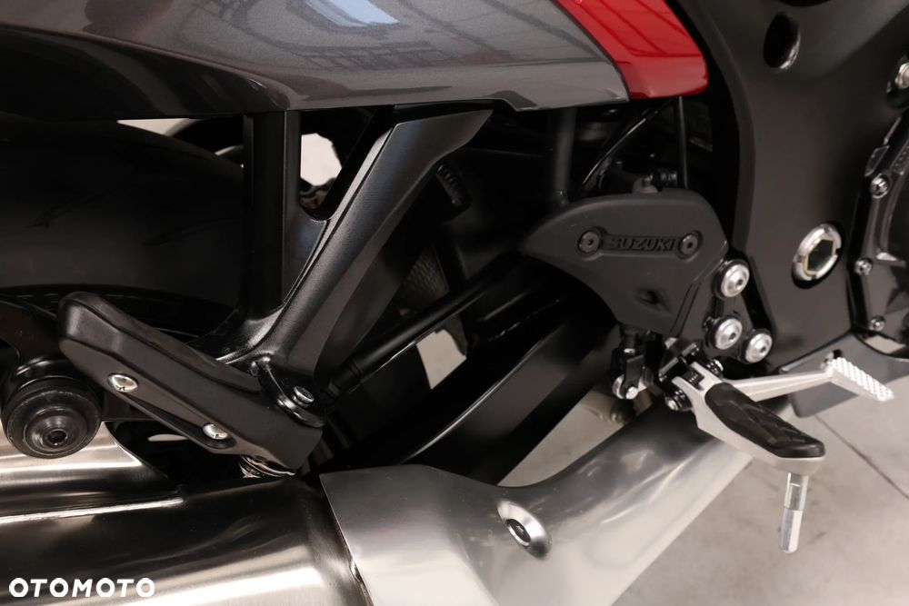 Suzuki GSX - 24