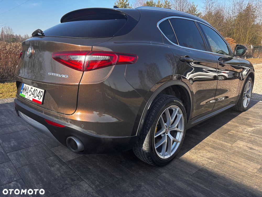 Alfa Romeo Stelvio 2.0 Turbo 16V AT8-Q4 6C Villa dEste - 4