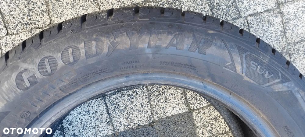 215/60/17 goodyear ultra grip suv performance - 2