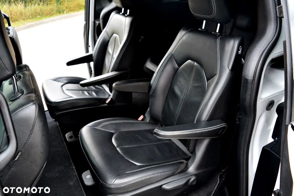Chrysler Pacifica - 15