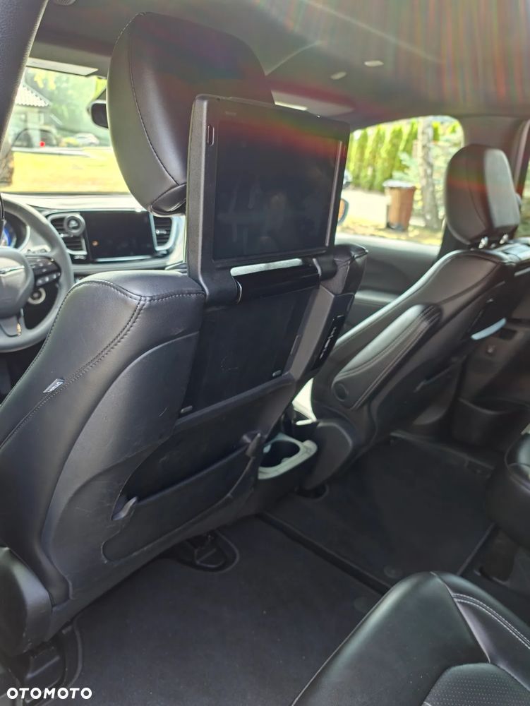 Chrysler Pacifica - 19