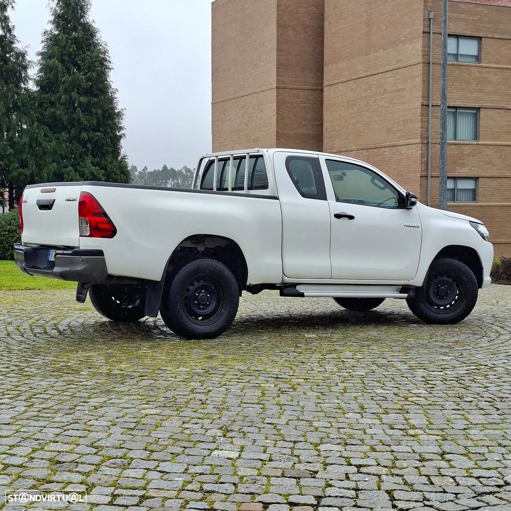 Toyota Hilux 2.4 D-4D 2WD CE CM 3L (Apenas 37.000kms) - 7