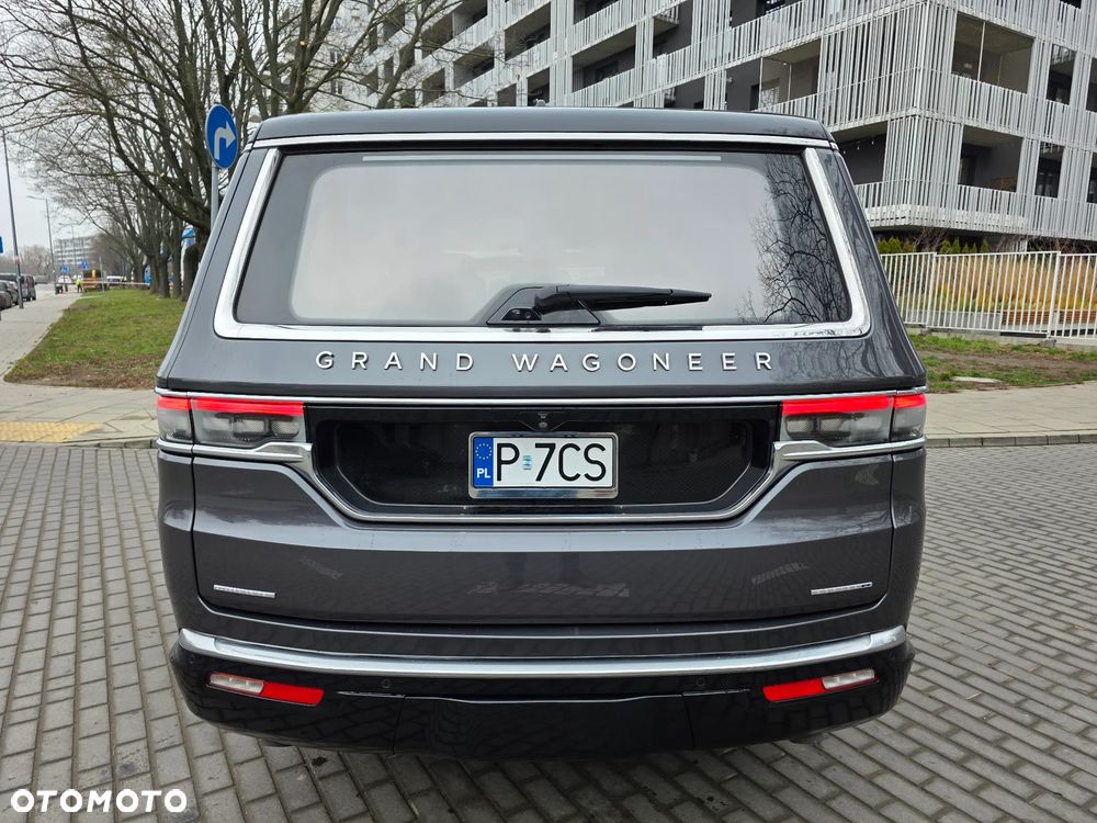 Jeep Grand Wagoneer - 28