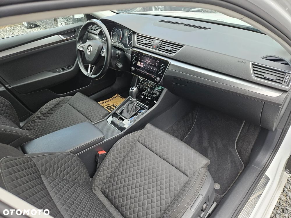 Skoda Superb 2.0 TDI DSG Premium Edition - 27