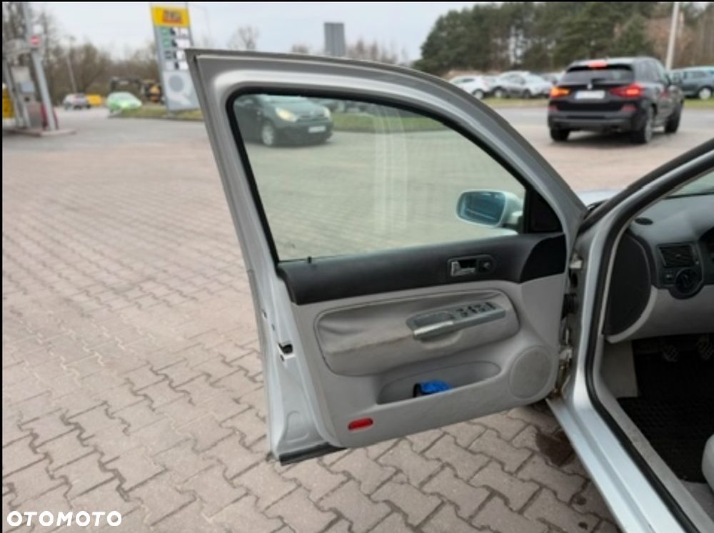 Volkswagen Golf 1.6 - 12
