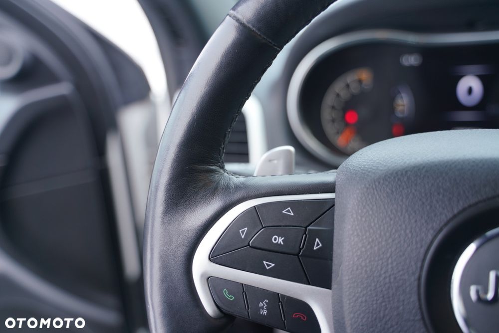 Jeep Grand Cherokee - 19