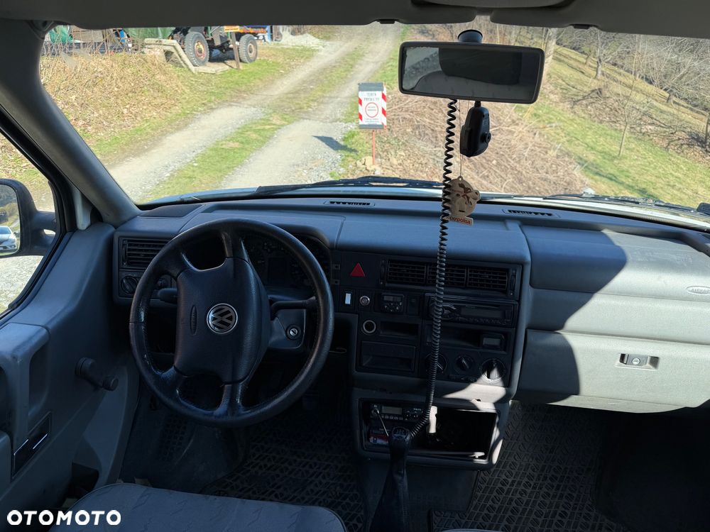 Volkswagen Caravelle - 15