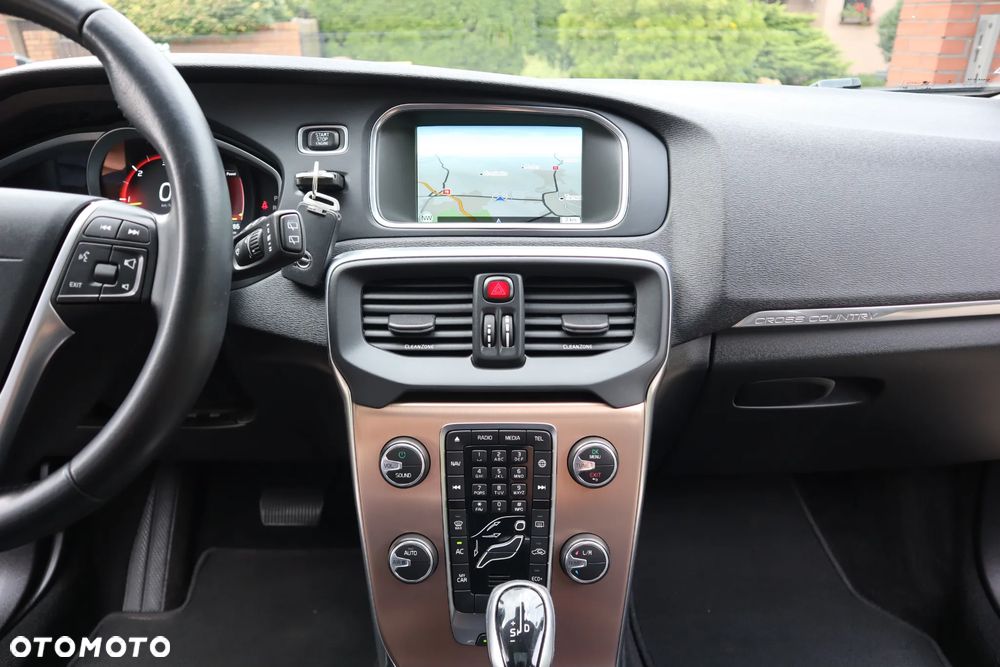 Volvo V40 Cross Country - 18