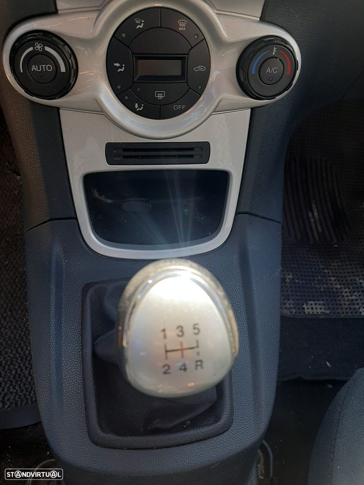 Ford Fiesta - 12