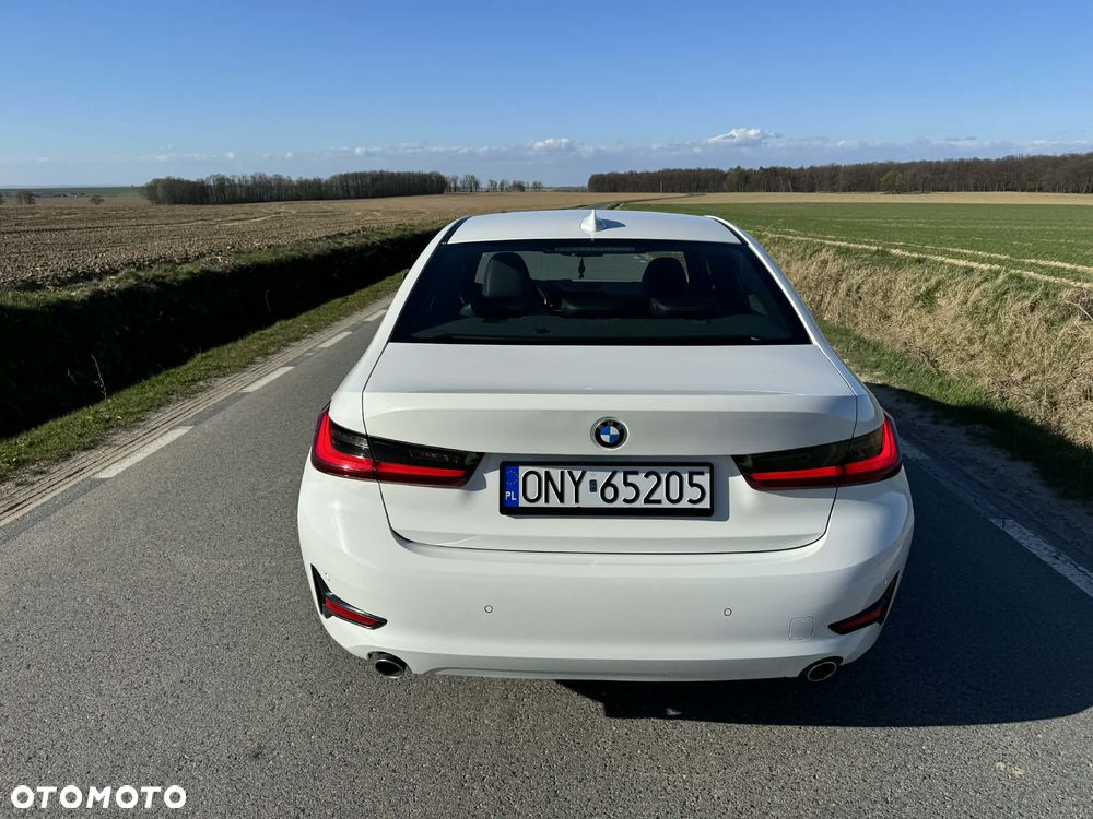 BMW Seria 3 318d Sport Line Shadow - 16