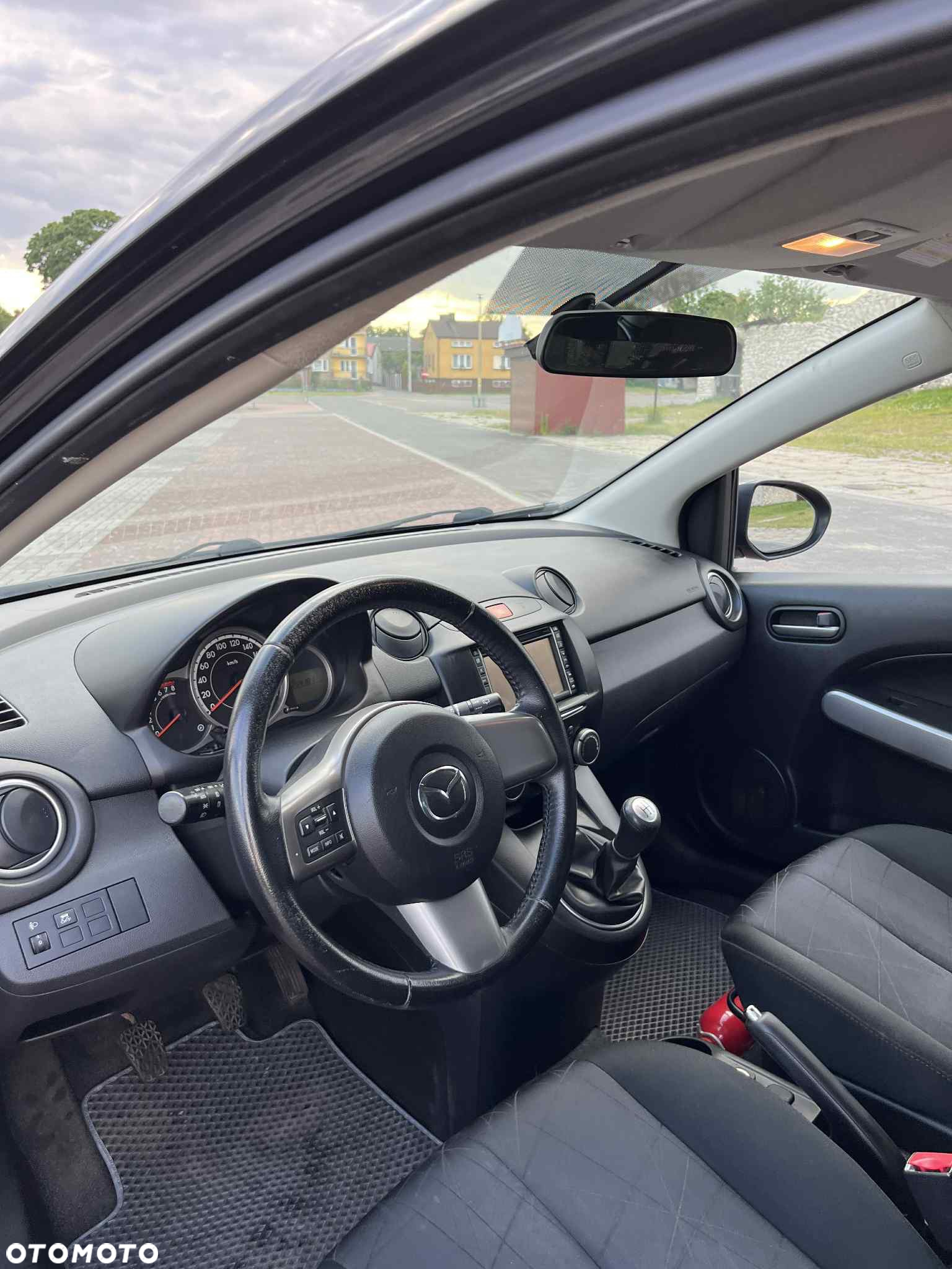 Mazda 2 - 10