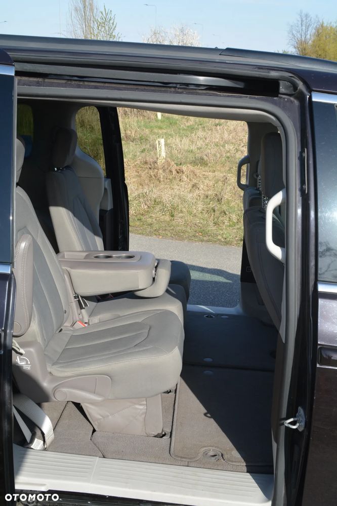 Chrysler Pacifica - 17