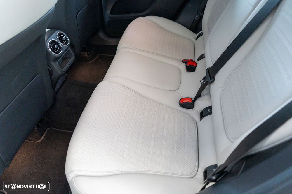 Mercedes-Benz GLC 300 e 4Matic 9G-TRONIC AMG Line Advanced - 12