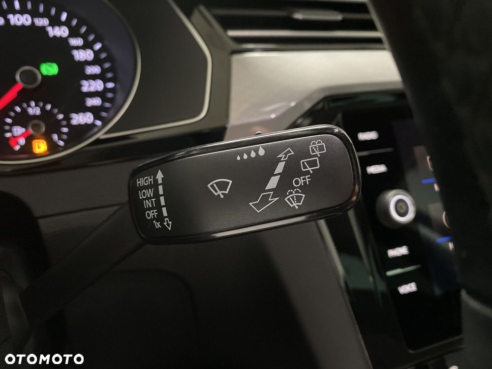 Volkswagen Passat - 25