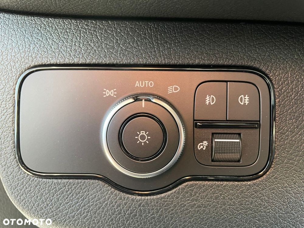 Mercedes-Benz Sprinter 319 CDI Reflektory LED Hak Tachograf - 11