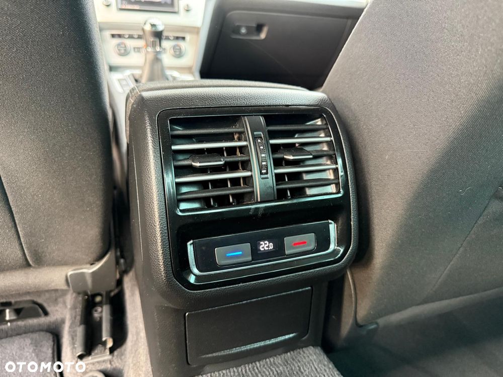 Volkswagen Passat ver-variant-1-4-tsi-act-bluemotion-technology-comfortline - 12