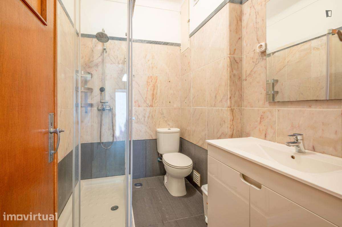 Quarto - localizado em Saldanha Lisbon - Grande imagem: 4/23