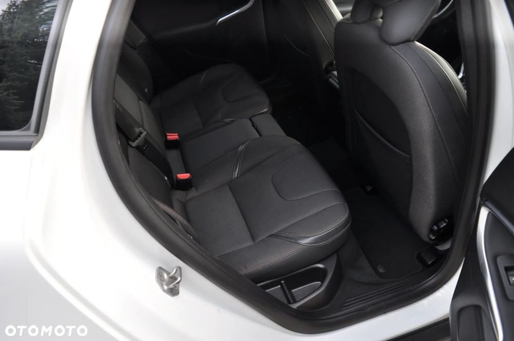 Volvo V40 - 24