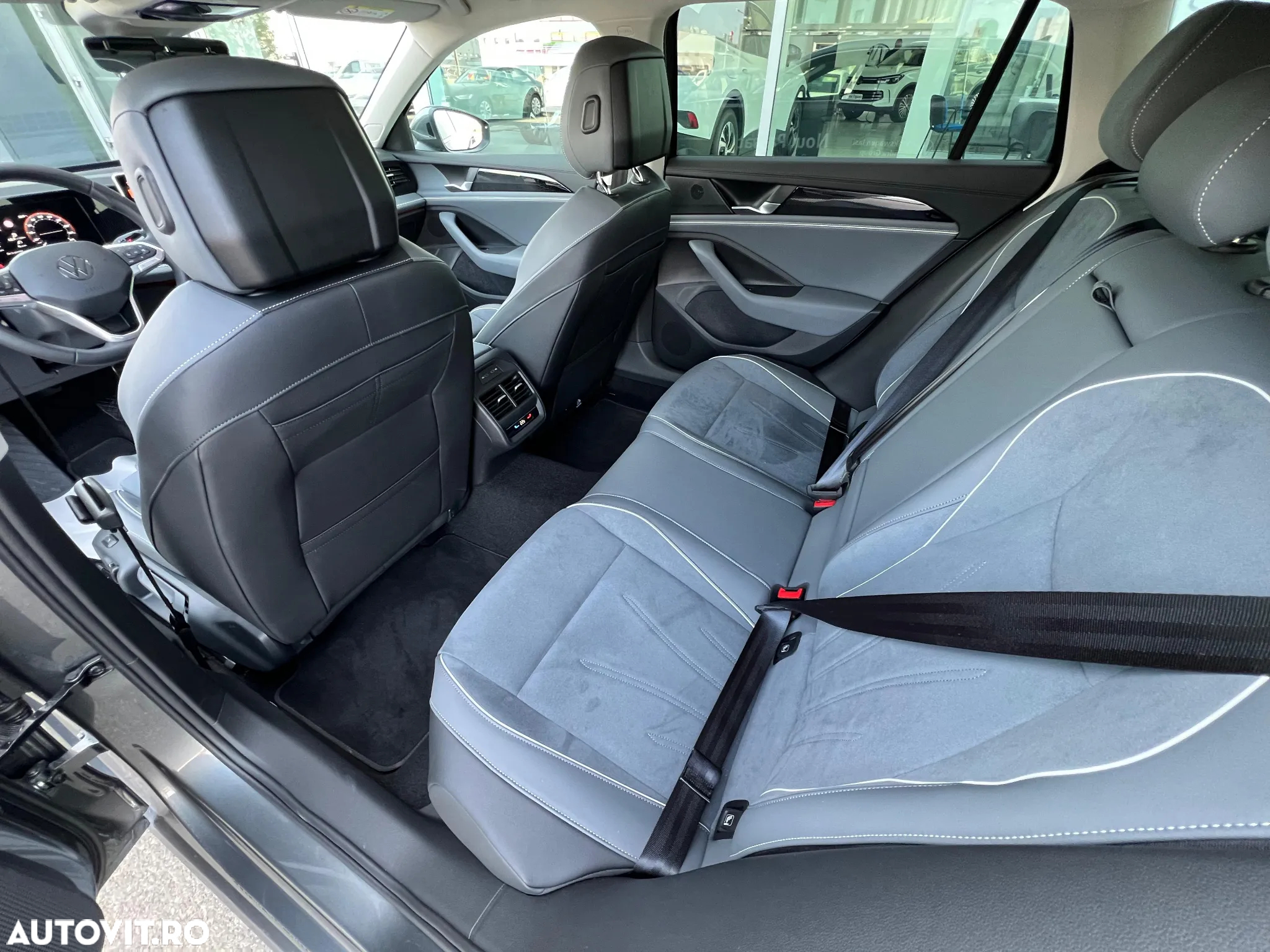 Volkswagen Passat Variant 1.5 eTSI DSG MHEV Business - 12