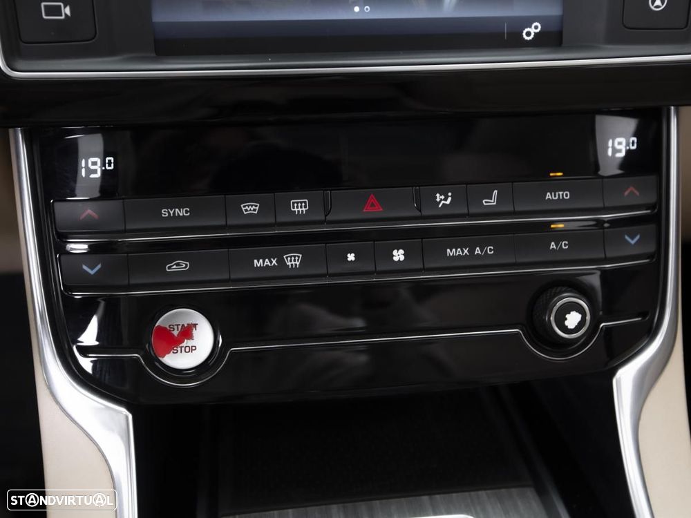 Jaguar XE - 22
