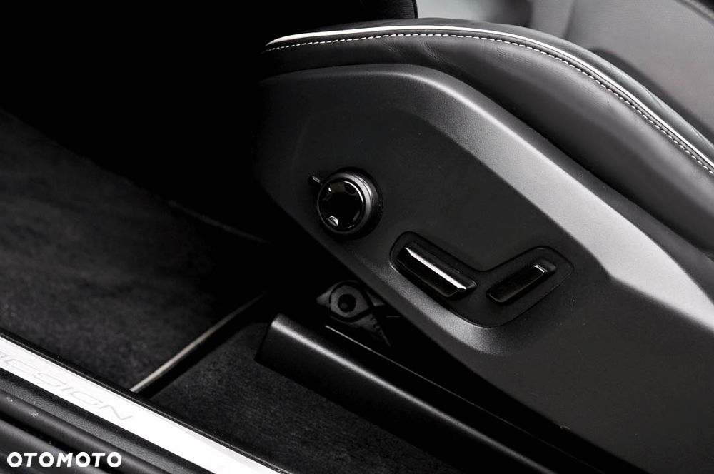 Volvo XC 60 B5 B R-Design - 18