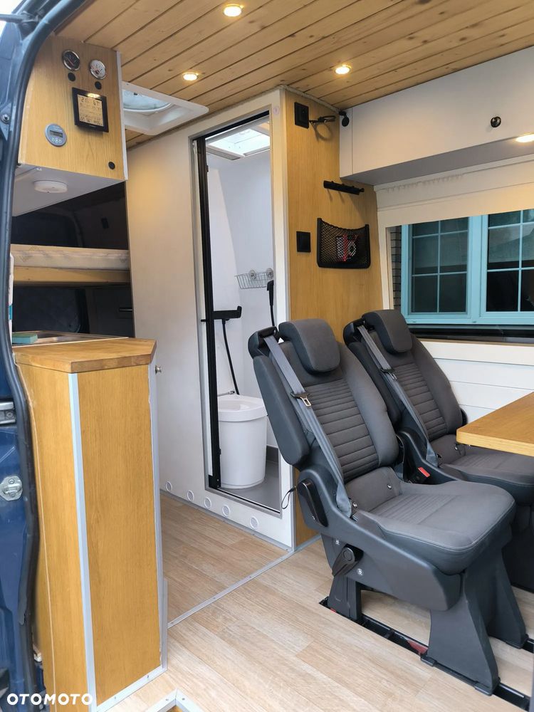 Mercedes-Benz Sprinter - 11