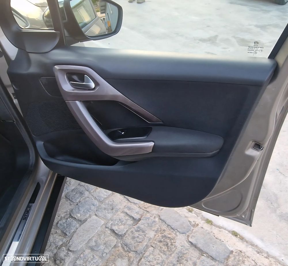 Peugeot 2008 1.6 BlueHDi Style - 17