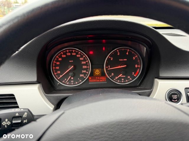 BMW Seria 3 318i - 2