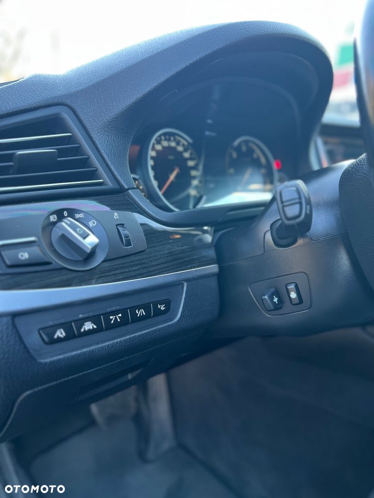BMW Seria 5 530d xDrive Luxury Line - 32