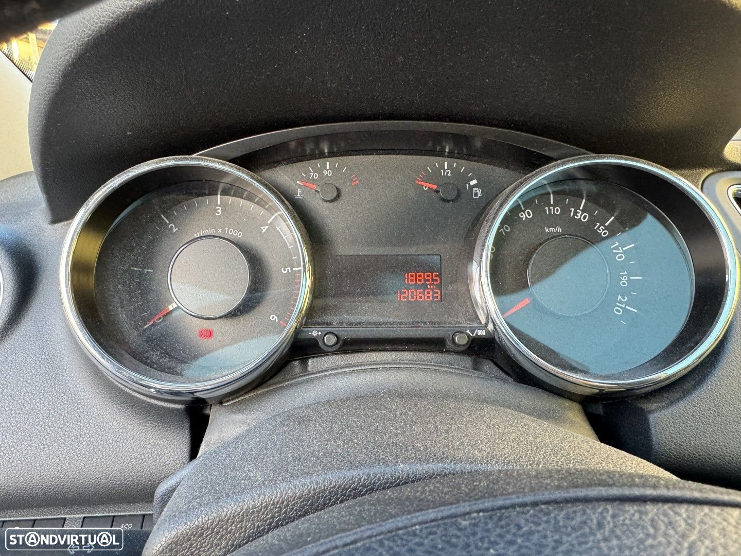 Peugeot 5008 1.6 BlueHDi Allure J17 - 16