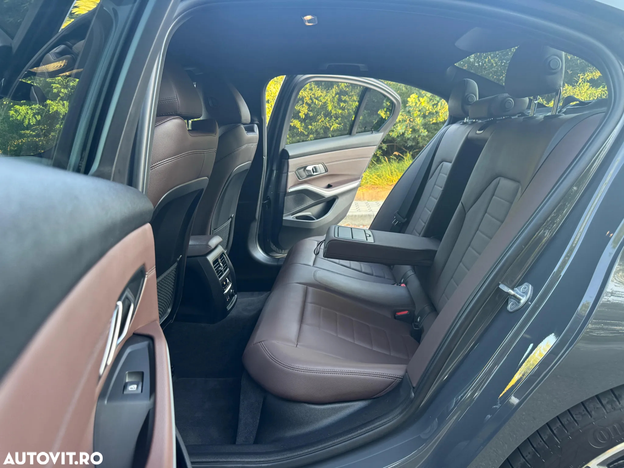 BMW Seria 3 318d Aut. M Sport - 31