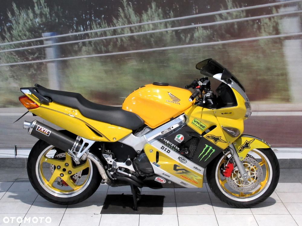 Honda VFR - 4