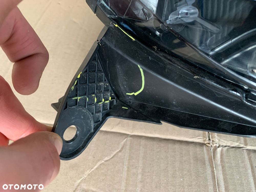 Lampa prawa przednia RENAULT CAPTUR I 1 - 12