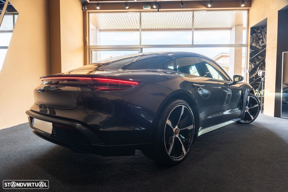 Porsche Taycan 4 - 3