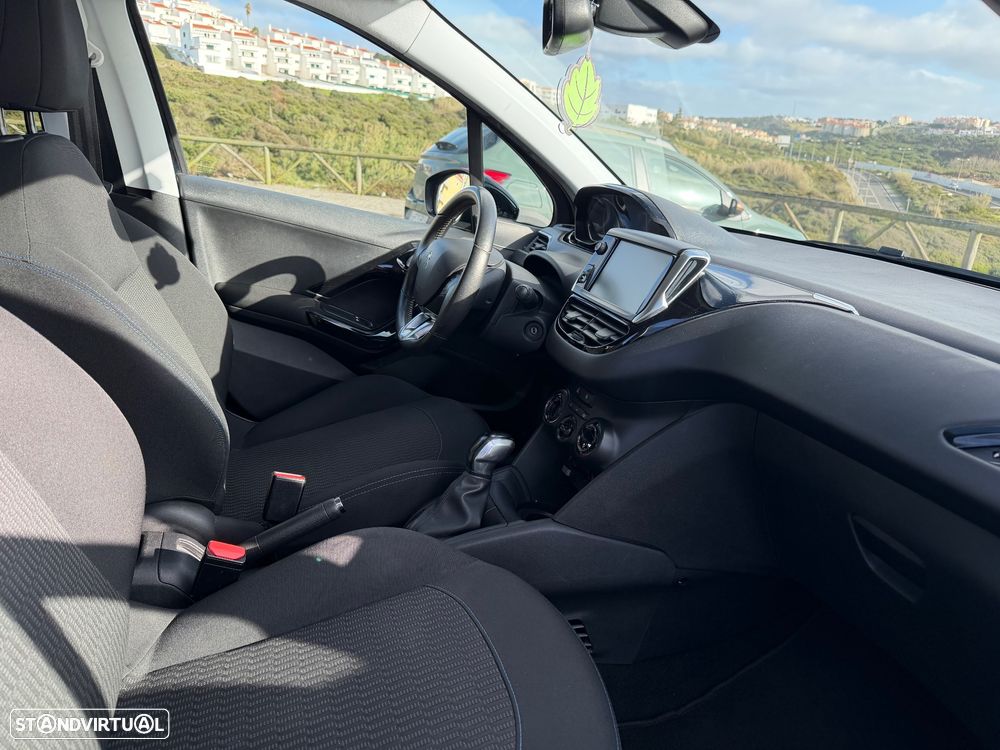 Peugeot 208 1.2 PureTech Signature - 8