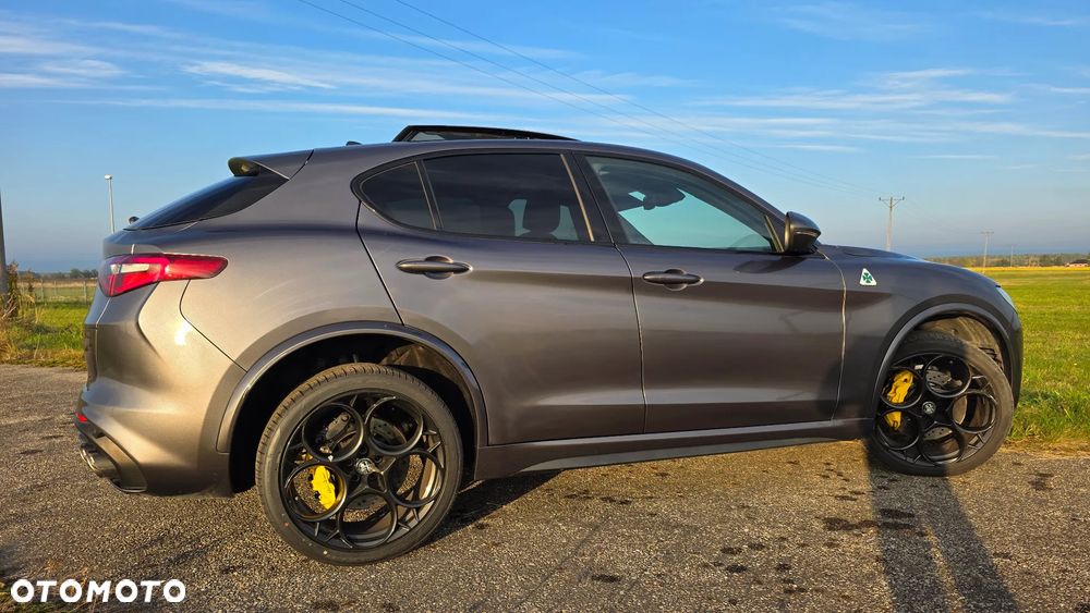 Alfa Romeo Stelvio - 16