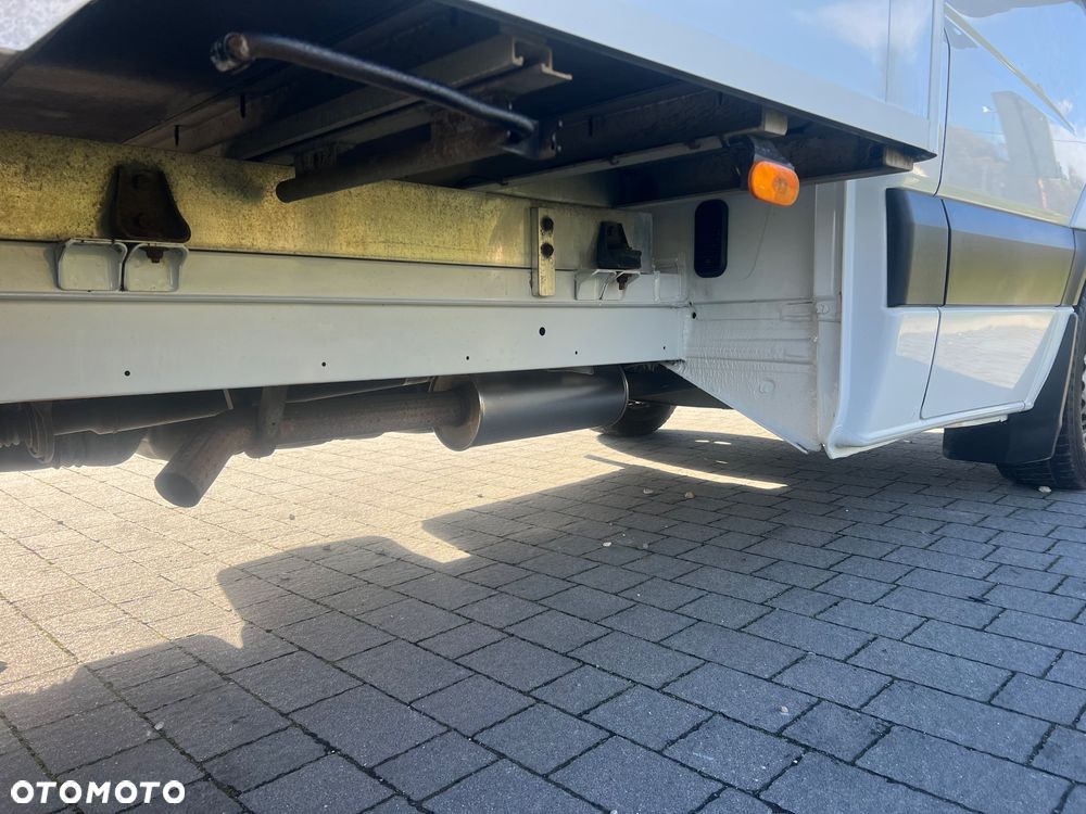 Mercedes-Benz Sprinter - 13