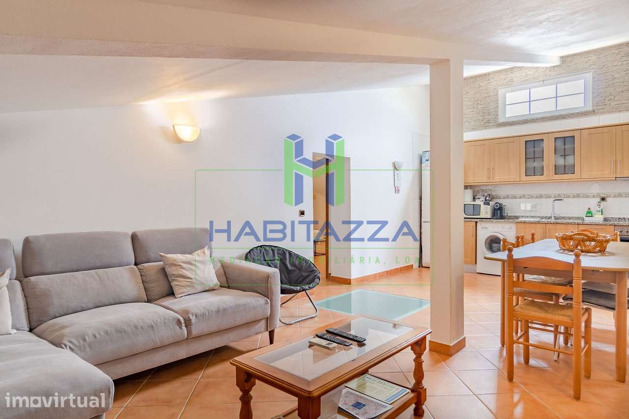 Apartamento T2 em Andar de moradia, localizado no Cerro das Mós - Lago - Grande imagem: 4/24