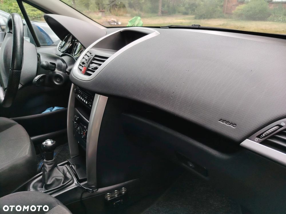 Peugeot 207 - 11
