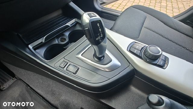 BMW Seria 1 118i - 23