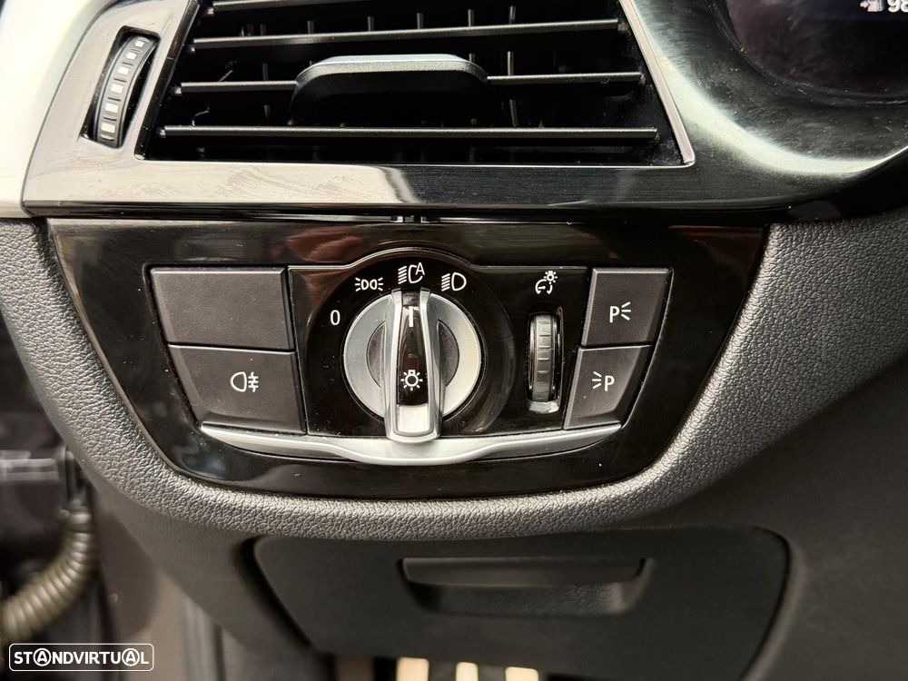 BMW 520 d Pack Desportivo M Auto - 19