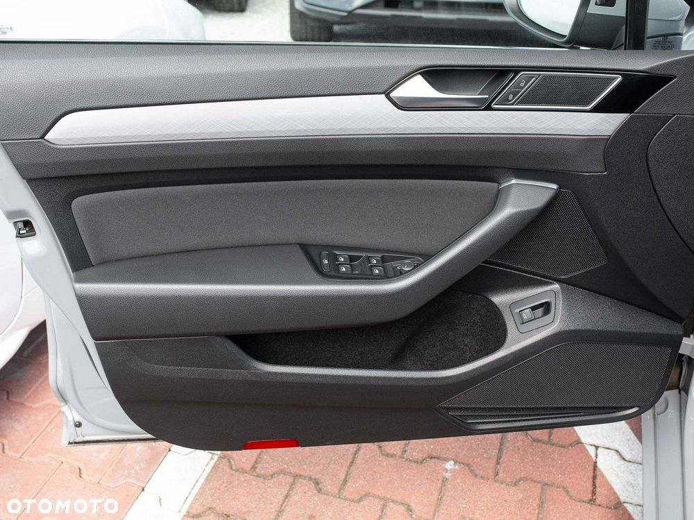 Volkswagen Passat - 10