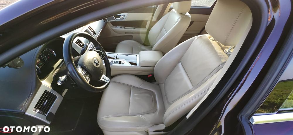 Jaguar XF 2.2 D Premium Luxury - 14